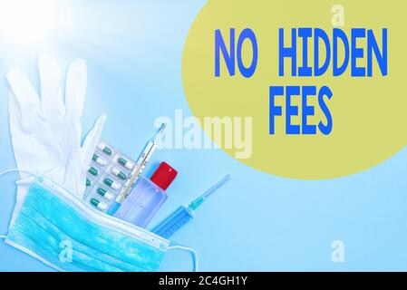 Note écrite indiquant aucun frais caché. Concept d'affaires pour sans ou sans frais bancaires, frais de service, ou extras équipement de précaution médicale primaire Banque D'Images