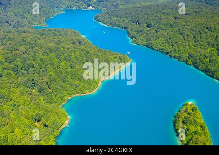 Vue aérienne du lac Kozjak sur le parc national des lacs de Plitvice, Croatie Banque D'Images