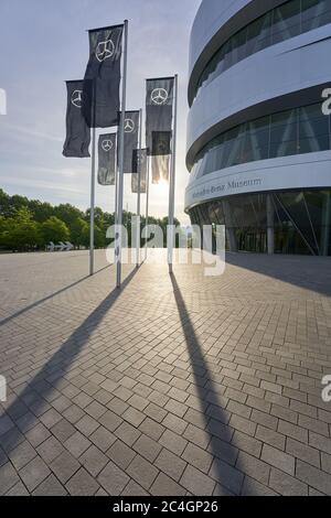 Stuttgart Bad Cannstatt, Allemagne - 22 mai 2020: Mercedes-Benz World est un centre de clientèle de la société Daimler à Stuttgart-Bad Cannstatt. Banque D'Images