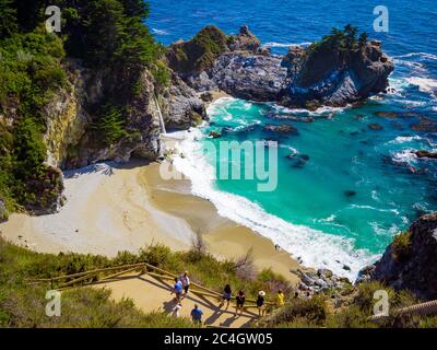 Vue aérienne des chutes d'eau McWay Julia Pfeiffer Burns Big sur California Banque D'Images