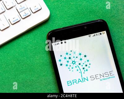 Dans cette photo illustration e-commerce le logo Brain Sense est visible sur un smartphone Banque D'Images