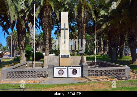 SWAKOPMUND, NAMIBIE - 31 JANVIER 2016 : mémorial de guerre à Swakopmund - dévoilé le 10 novembre 1963 à la mémoire des victimes des guerres mondiales Banque D'Images