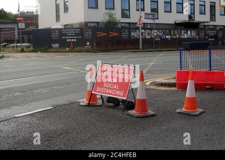 Nouveau panneau de configuration de route sociale à Stourbridge, West midlands, Angleterre, Royaume-Uni. Banque D'Images