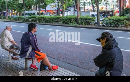 Personnes dans la rue de la ville de Kawasaki, Kanagawa, Japon Banque D'Images