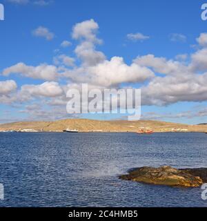 La baie de Luderitz au coucher du soleil, Luderitz est une ville portuaire située sur l'une des côtes les moins hospitalières d'Afrique. Lumière chaude du soir Banque D'Images