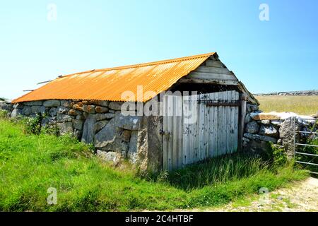 Une ancienne grange en granit, Penwith, Cornwall, Royaume-Uni - John Gollop Banque D'Images