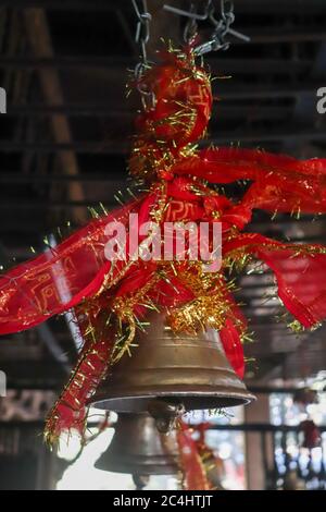 01/04/2019 cloches du temple d'Hadimba, temple de Manali, Himachal Pradesh/Inde Banque D'Images