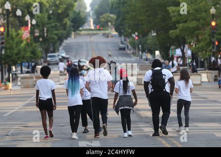 Washington, DC, États-Unis. 27 juin 2020. Vue de Black Lives Matters Plaza avant un autre week-end chargé à Washington, DC, le 27 juin 2020. Crédit : Mpi34/Media Punch/Alay Live News Banque D'Images