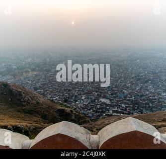 Un coucher de soleil depuis le fort de Nahargarh, Jaipur, Rajasthan, Inde Banque D'Images