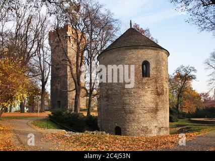 Tour Piast et Rotunda - Eglise Saint-Nicolas à Cieszyn. Pologne Banque D'Images