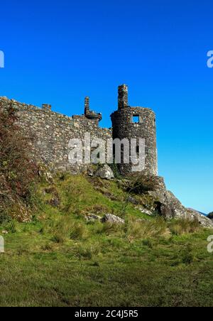 Le château de Kilchurn a ruiné les murs et la tour en Écosse Banque D'Images