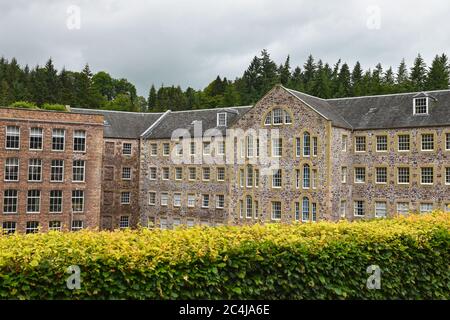 New Lanark, site classé au patrimoine mondial de l'UNESCO, en Écosse, Royaume-Uni, présentant des anciens bâtiments de moulin Banque D'Images