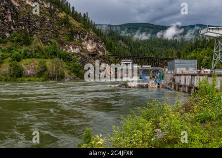 Barrage de Box Canyon sur la rivière Pend oreille Banque D'Images