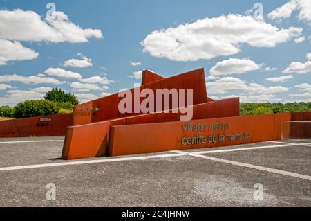 Mémorial d'Oradour-sur-Glane et centre d'accueil près de Limoges, haute-Vienne (87), région Nouvelle-Aquitaine, France. Les habitants ont été assassinés par Th Banque D'Images