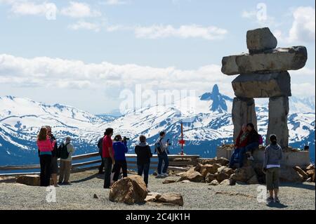 Whistler, C.-B., Canada : les touristes visitent Whistler Peak en été – photo Banque D'Images