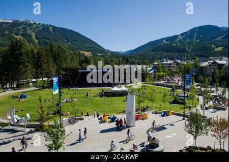Whistler, C.-B., Canada : vue aérienne d'Olympic Plaza - photo Banque D'Images