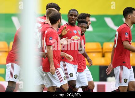 Odion Ighalo (au centre) de Manchester United célèbre le premier but de son équipe lors du match final de la coupe FA à Carrow Road, Norwich. Banque D'Images