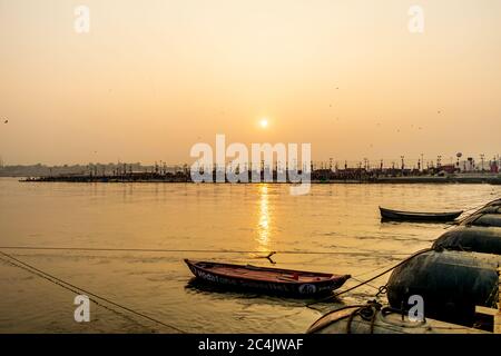 Kumbha Mela, Allahabad, Uttar Pradesh, Inde; 17-Feb-2019; une vue au coucher du soleil sur le Gange, Triveni Sangam, Prayag Banque D'Images