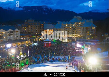 Whistler, C.-B., Canada : foule au Monster Shred Show Big Air – photo de stock Banque D'Images