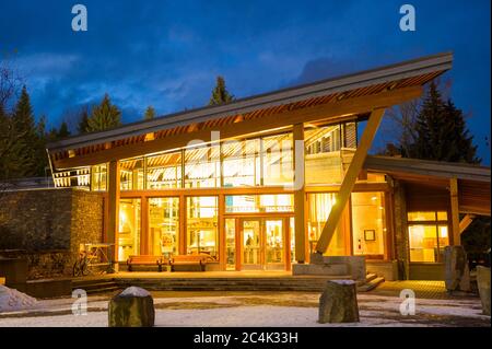 Whistler, C.-B., Canada : Bibliothèque publique de Whistler, rue main – photo Banque D'Images