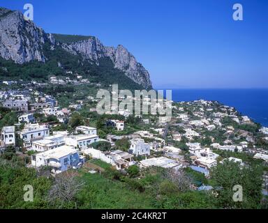 Vue sur la côte depuis le centre de Capri Belvedere, Capri, l'île de Capri, la région de Campagnia, Italie Banque D'Images