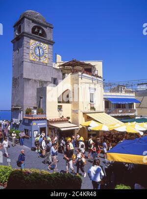 La Piazzetta montrant la Tour de l'horloge, Capri, île de Capri, région de Campagna, Italie Banque D'Images