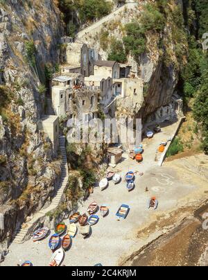 Fiordo di Fur sur la côte amalfitaine, province de Salerne, région Campanie, Italie Banque D'Images