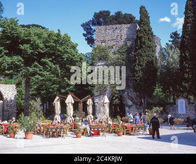 La Piazza avec la porte d'entrée de la Villa Rufolo, Ravello, côte amalfitaine, province de Salerne, région de Campanie, Italie Banque D'Images