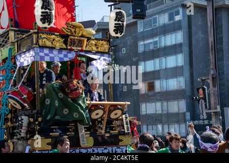 Célébration et parade de la Journée nationale de la Fondation (Kenkokukinen-no-Hi) sur Omotesando-dori. Banque D'Images