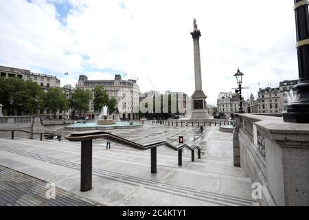 Londres, Royaume-Uni. 27 juin 2020. Trafalgar Square est très calme pour un samedi midi en juin, probablement en raison de la pandémie COVID-19, ce qui signifie que les gens restent loin. Crédit : Paul Marriott/Alay Live News Banque D'Images