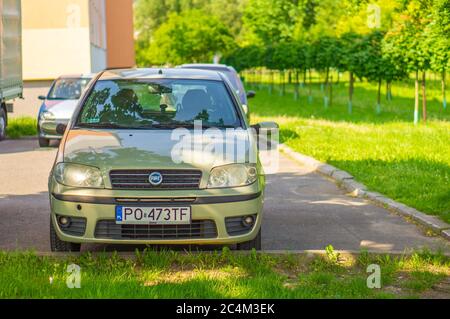 POZNAN, POLOGNE - 25 mai 2019 : devant une voiture Fiat Panda garée sur une place de stationnement Banque D'Images