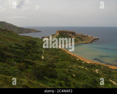 Belle photo de la baie de Riviera et de la baie de Ghajn Tuffieha Malte Banque D'Images