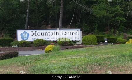 WHITE HAVEN, PA, ÉTATS-UNIS - 22 juillet 2017 : panneau extérieur Mountain Laurel Resort and Spa à White Haven, Pennsylvanie. Banque D'Images