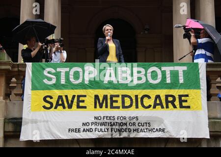 Le chef adjoint du Parti travailliste Tanya Plibersek s'exprime à l'occasion du rassemblement en faveur de Medicare devant la mairie de Sydney. Banque D'Images
