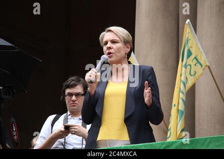 Le chef adjoint du Parti travailliste Tanya Plibersek s'exprime à l'occasion du rassemblement en faveur de Medicare devant la mairie de Sydney. Banque D'Images