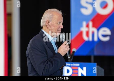 L'ancien vice-président Joe Biden organise un rallye de campagne présidentielle au Loft dans le centre-ville de Burlington, Iowa, États-Unis. Banque D'Images