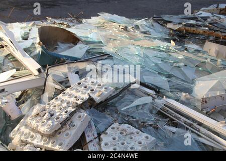 Tas de déchets de construction sur le sol Banque D'Images