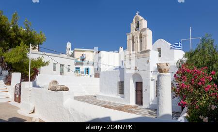 Église d'Agia Triada à Adamantas, île de Milos, Cyclades, Grèce. Banque D'Images