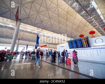 Hong Kong, Chine - 1er janvier 2020 : le hall de l'aéroport international de Hong Kong. Banque D'Images