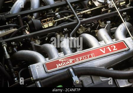 Un moteur V12 jaguar Photo Stock - Alamy