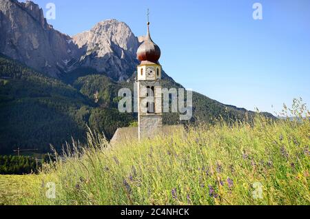 Italie, Tyrol du Sud, église Saint Valentin à Seis aka Siusi Banque D'Images