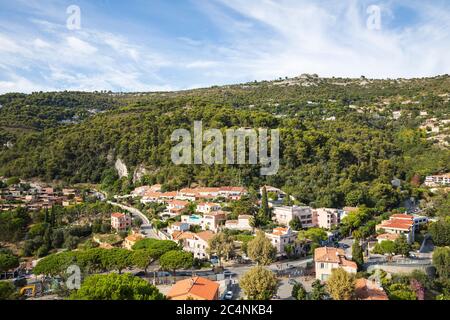 Campagne environnante de Èze, France, vue depuis le jardin botanique de Èze. Banque D'Images