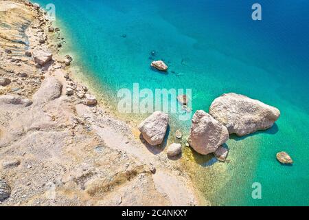 Metajna, île de Pag. Célèbre plage de Beritnica dans le désert de pierre incroyable paysage vue aérienne, région de Dalmatie de Croatie Banque D'Images