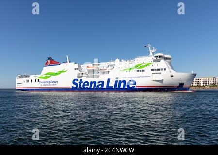 Stena Line ferry MECKLENBURG-VORPOMMERN entrant Rostock. Banque D'Images