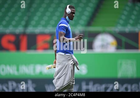 Fuerth, Allemagne. 28 juin 2020. Babacar Gueye (KSC) avant le match. GES/football/2ème Bundesliga: Greuther Furth - Karlsruher SC, 28 juin 2020 football/Soccer: 2ème ligue: Greuther Furth vs Karlsruhe, Fuerth, 28 juin 2020 | usage dans le monde crédit: dpa/Alay Live News Banque D'Images