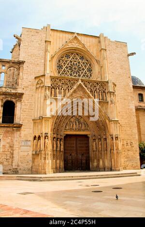 València, Comunidad Valenciana, Espagne. Cathédrale de Valence (Iglesia Catedral-Basílica Metropolitana de la Asunción de Nuestra Señora de Valencia). La porte avant. Banque D'Images