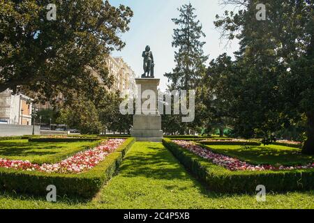 Madrid, Comunidad de Madrid, Espagne, Europe. La statue du peintre Bartolomé Esteban Murillo se trouve entre le musée du Prado et le jardin botanique. Il est une réplique de l'original est situé sur la place du Musée des Beaux-Arts de Séville. Les deux monuments sont l'œuvre du sculpteur Savino de Medina. La statue de Madrid a été inaugurée par Don Amadeo de Saboya en 1871. Banque D'Images