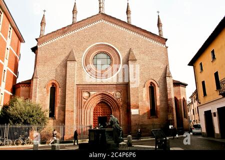 Vigevano, Pavie, Lombardie, Italie du Nord. Saint François de l'église Assisii (Chiesa di San Francesco), la façade. Banque D'Images