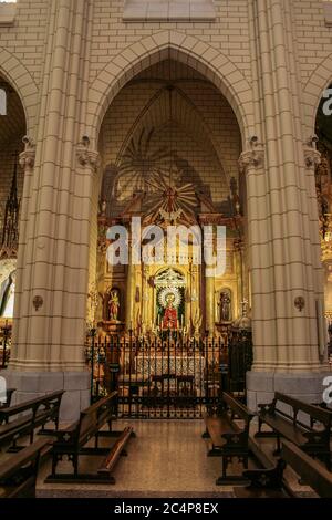 Madrid, Comunidad de Madrid, Espagne, Europe. Iglesia de Santa Cruz (Église Sainte-Croix), 1889-1902. Chapelle de Sainte-Lucie et Saint-James (Capilla de Santa Lucia y Santiago). Banque D'Images