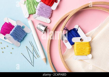 Ensemble de broderie avec coutures croisées Banque D'Images